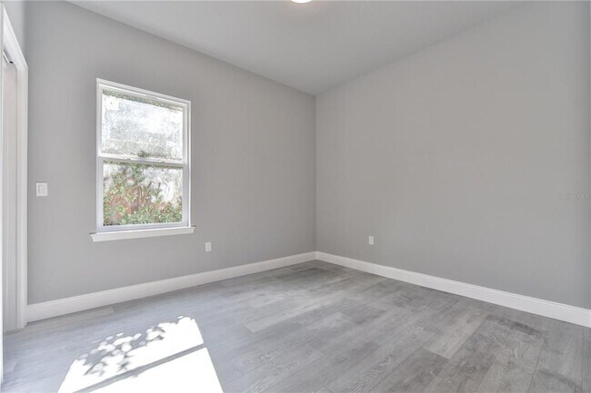 Building Photo - 19 Emmons Ln