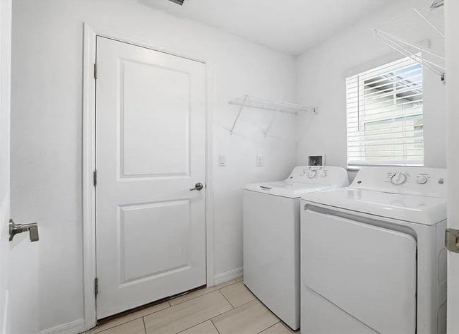 Building Photo - 12609 Maple Bonsai Dr