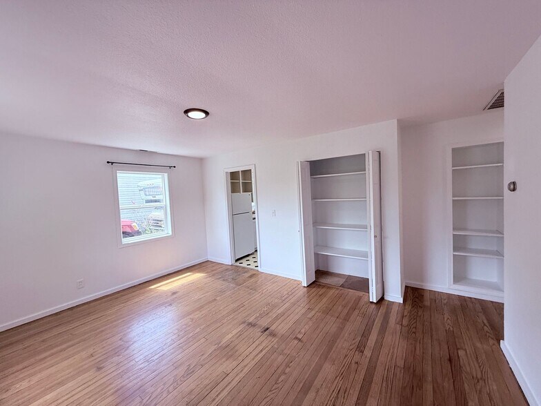Building Photo - 9823 31st Ave SW