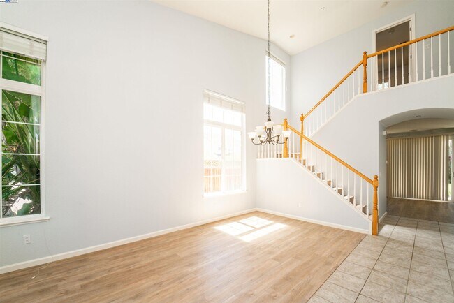 Building Photo - 2609 Intrigue Ln