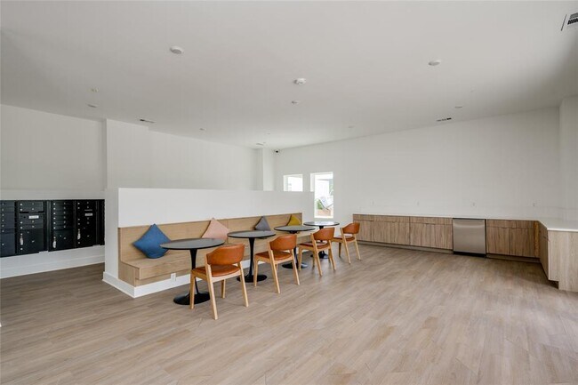 Building Photo - 4802 S Congress Ave