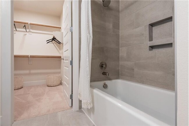 Building Photo - 3329 Oak Grove Ave