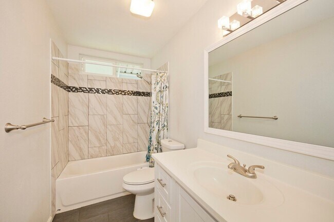 Guest Bathroom 1 - 15-2031 32nd Ave