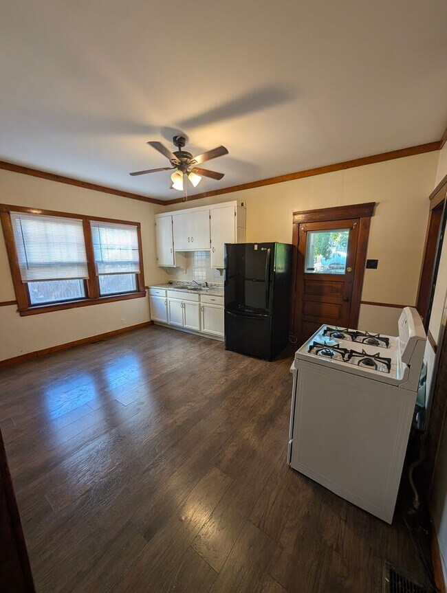 Building Photo - 3-Bedroom Duplex