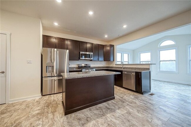 Building Photo - 123 Foxhound Dr