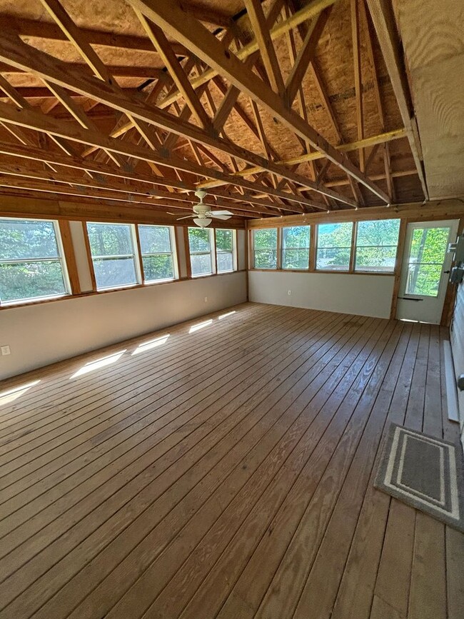 Building Photo - 4 bedroom 2 bath house available for a 6 m...