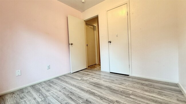 Building Photo - 18 Dellforest Ct