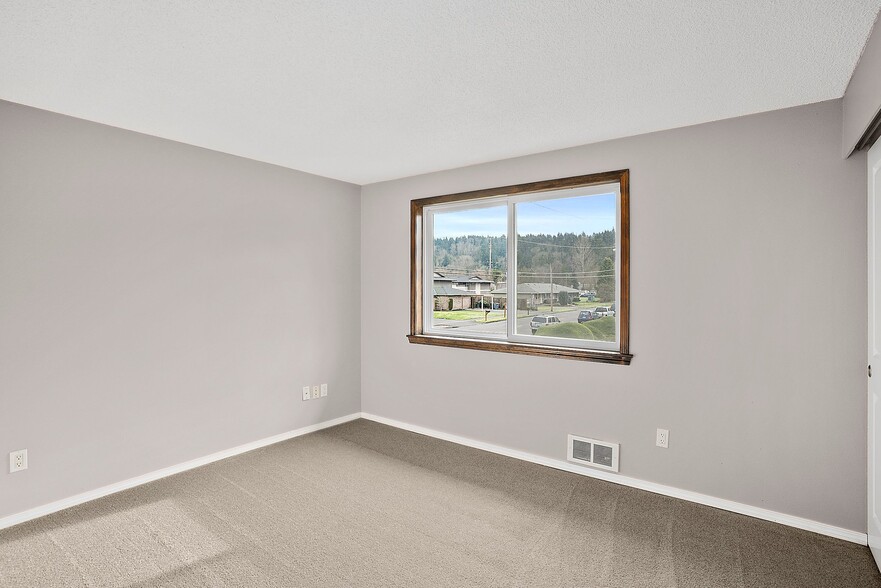 Building Photo - 1016 9th St SE