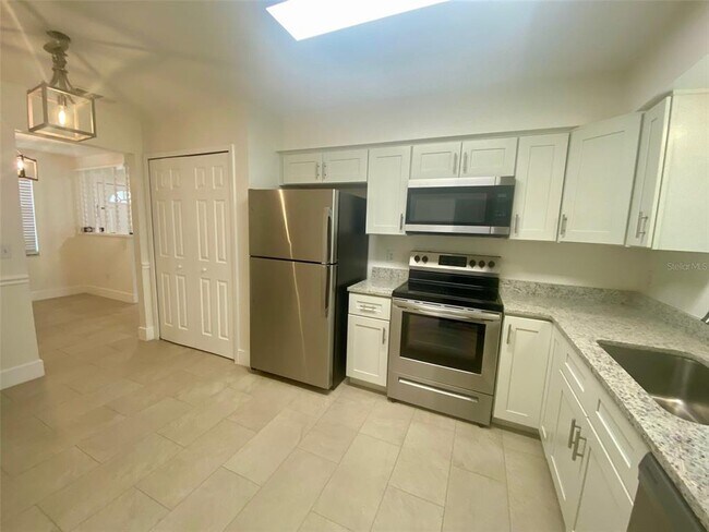 Building Photo - 909 Wrenwood Ln