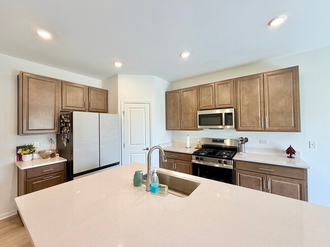 Building Photo - 331 Red Oak Cir