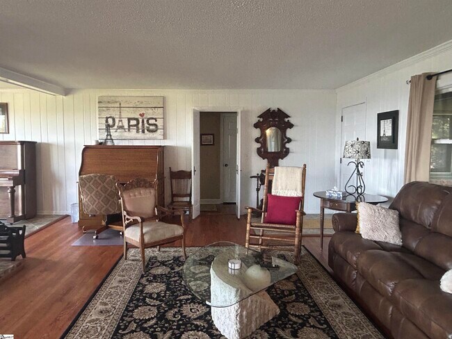 Building Photo - 1671 Hogback Mountain Rd