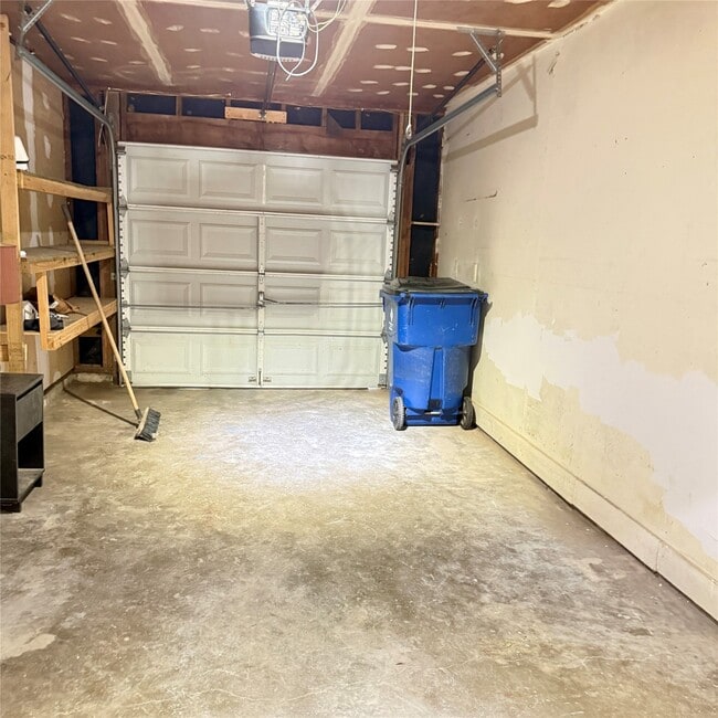 Building Photo - 1105 Woodbine Dr