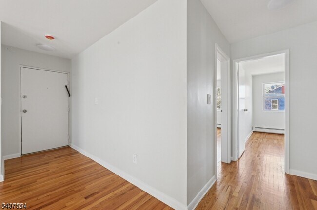 Building Photo - 94 Park Ave