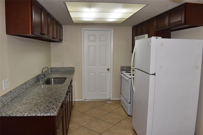 Building Photo - 7615 Karen Dr