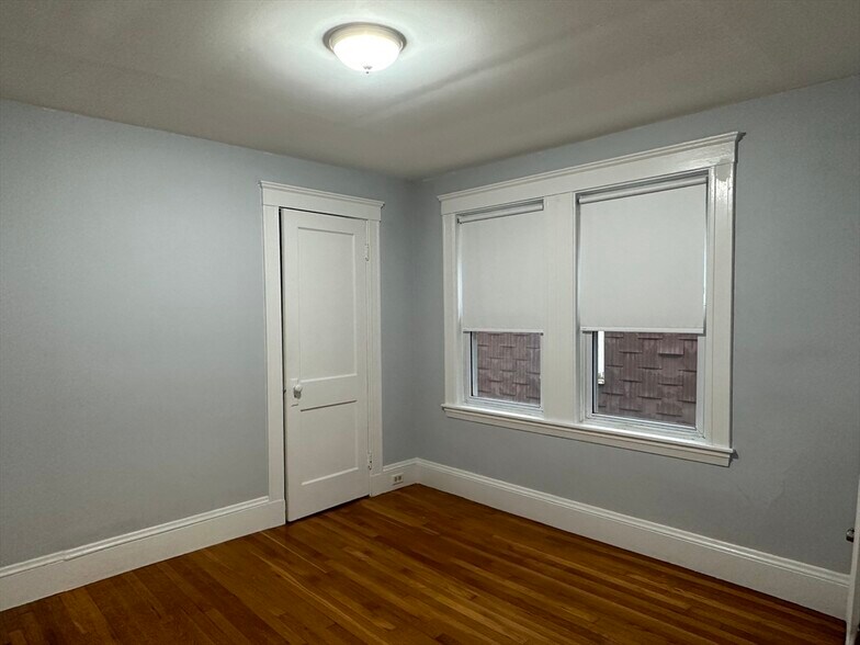 Building Photo - 18 Symmes St
