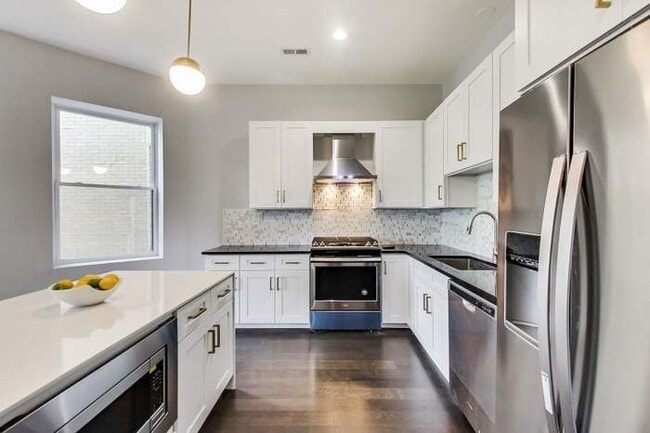 Building Photo - 4516 S King Dr