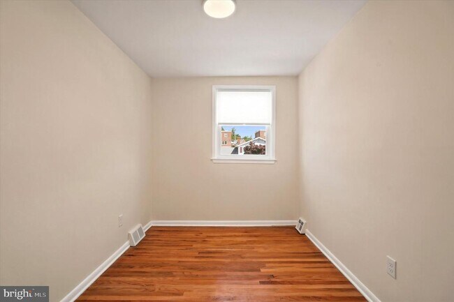 Building Photo - 668 Renz St