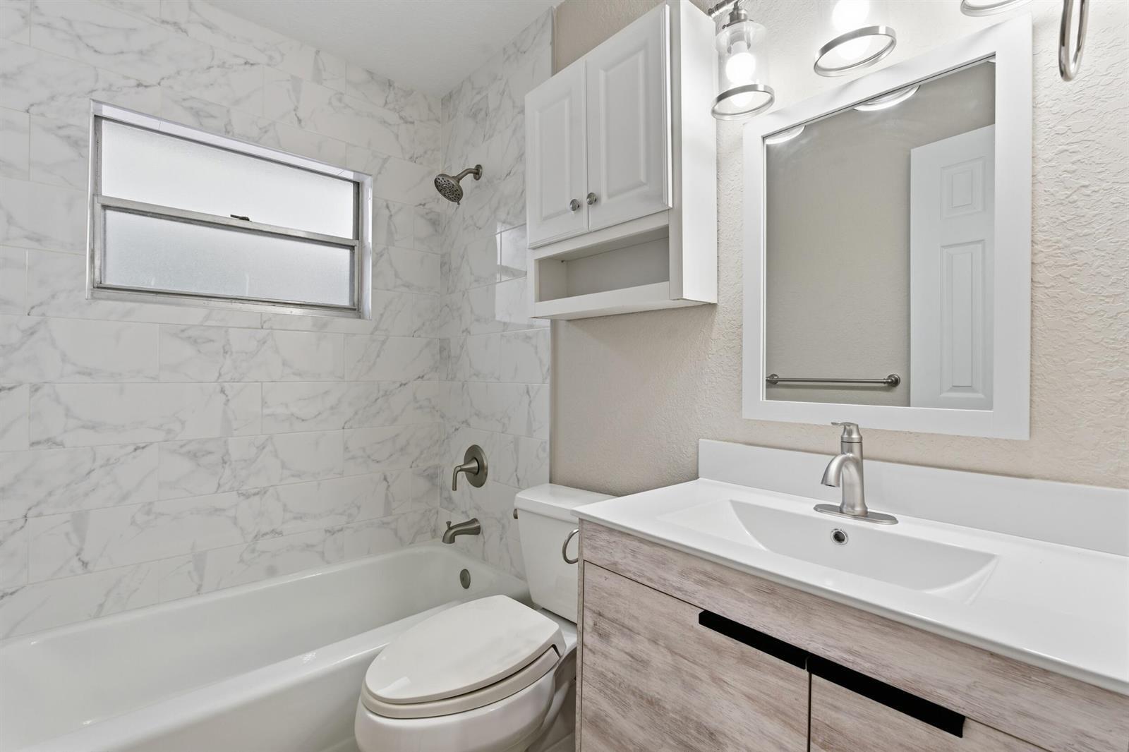 Building Photo - 2545 Conroy Dr