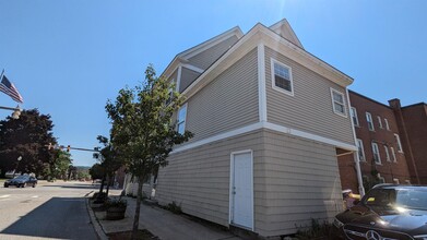 Building Photo - 676 Main St
