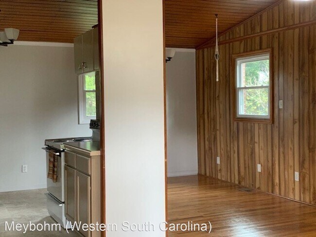Building Photo - 3 br, 1.5 bath House - 723 Washington Circle
