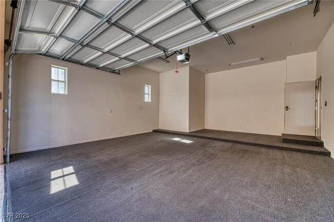 Building Photo - 9216 Tesoras Dr