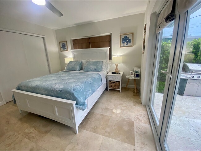 Building Photo - 1960 NE 30th St