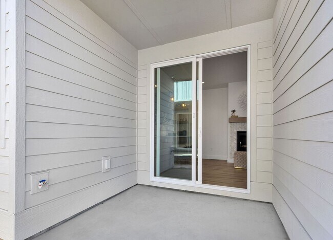 Building Photo - Modern Comfort & Rustic Charm in Prime Boi...
