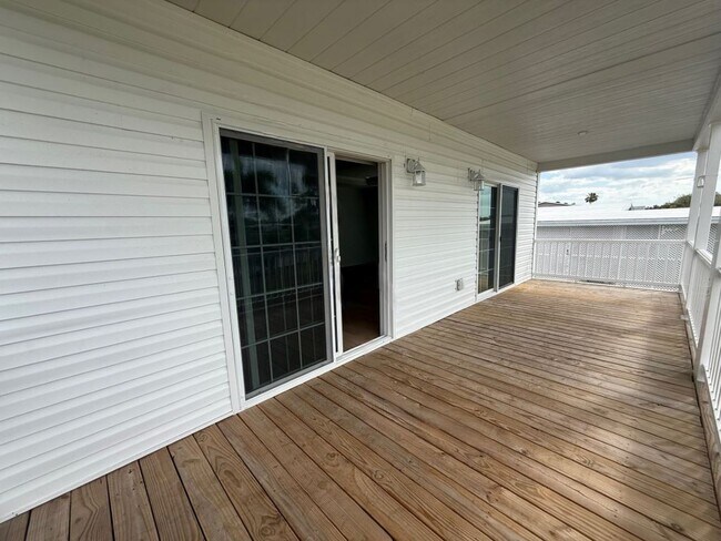 Building Photo - 7608 Lakeshore Dr