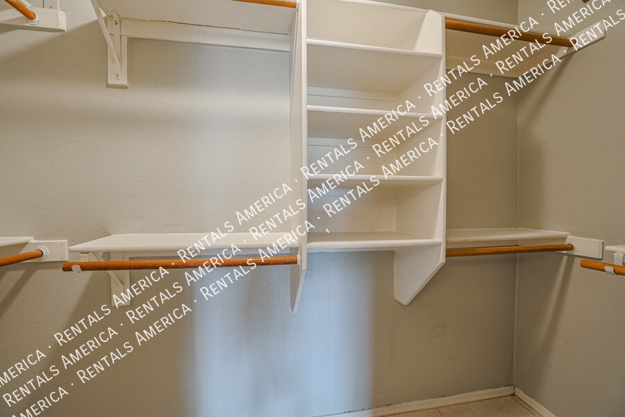 Building Photo - 6325 W Potter Dr