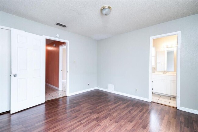 Building Photo - 4700 Franklin Park Dr
