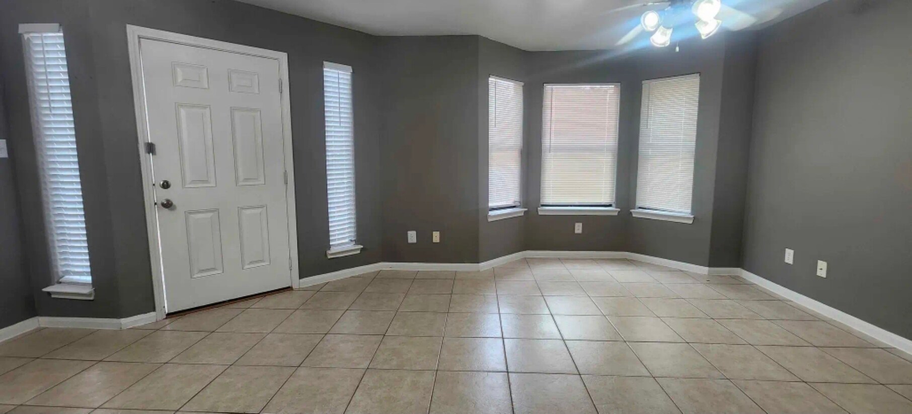 Building Photo - 3004 La Estancia Ln