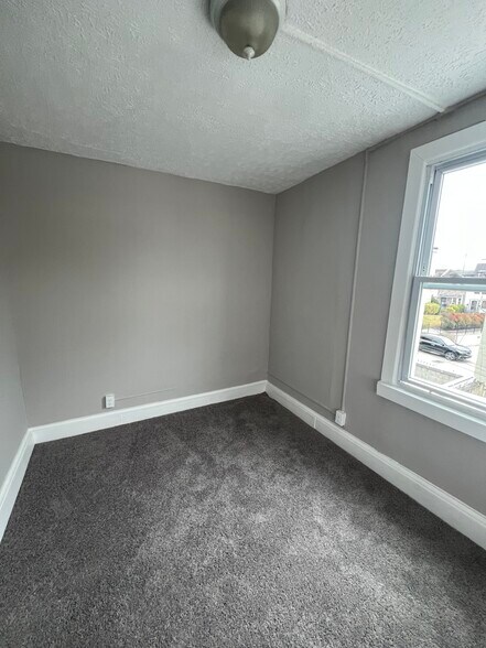 Building Photo - 45 Todd Pl NE