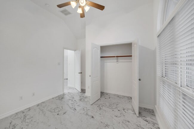 Building Photo - 16419 Dover Mills Dr
