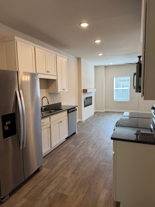 Building Photo - 3284 Hamlet Loop