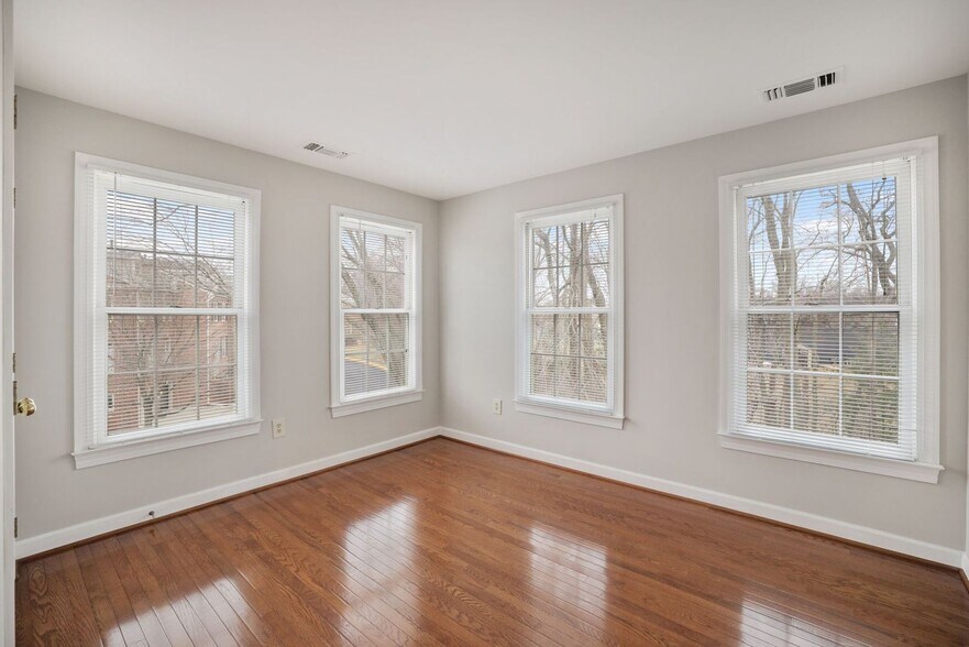 Building Photo - 2171 Wolftrap Ct