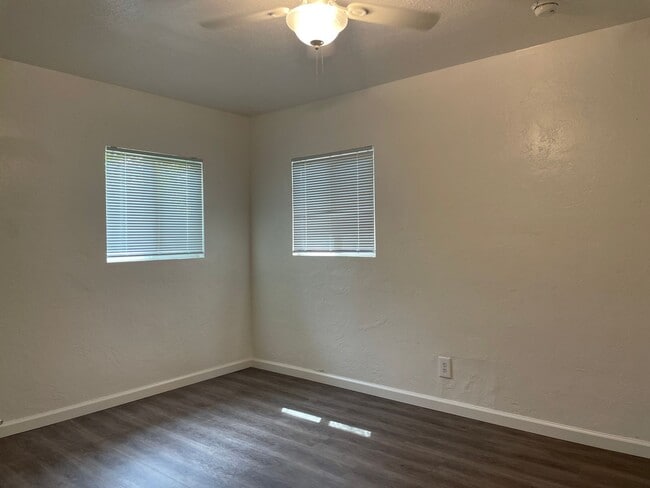 Building Photo - Cute and updated 3 bedroom 1 bathroom home...