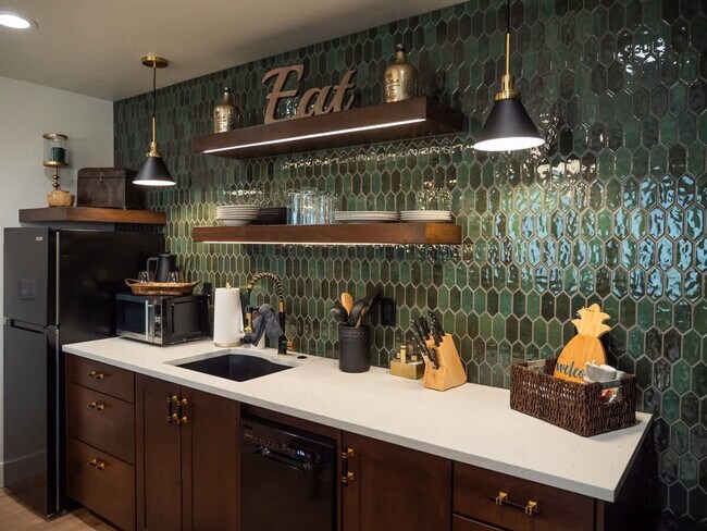 Building Photo - 3413 W Sunset Ave