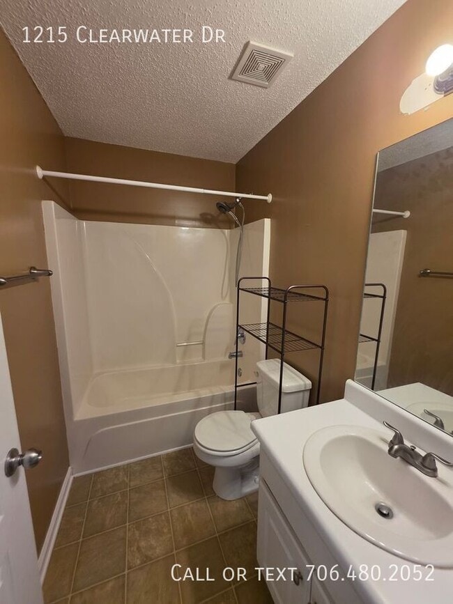 Building Photo - 1215 Clearwater Dr