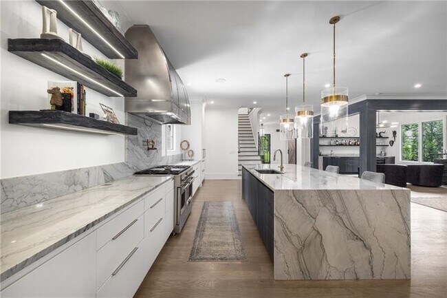 Building Photo - 306 Pinecrest Rd NE