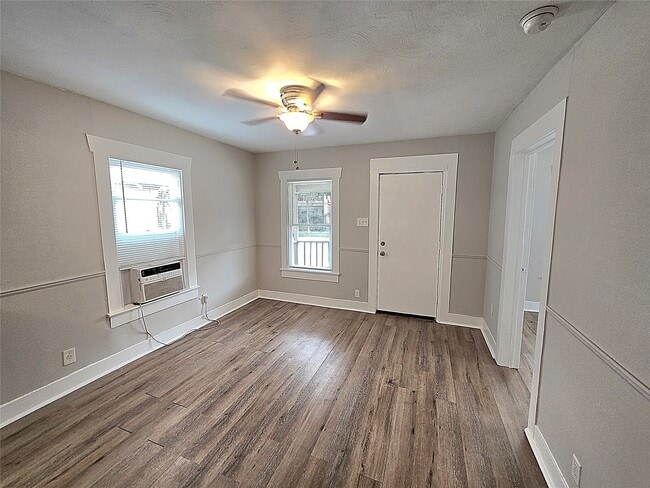 Building Photo - 2816 St Emanuel St