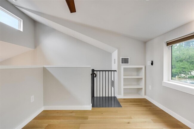 Building Photo - 913 Duncan Ln