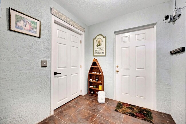 Building Photo - 28 Michiana Dr