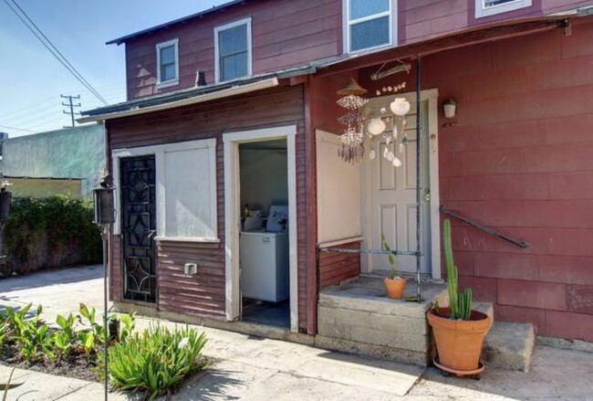 laundry room - 4510 N Figueroa St