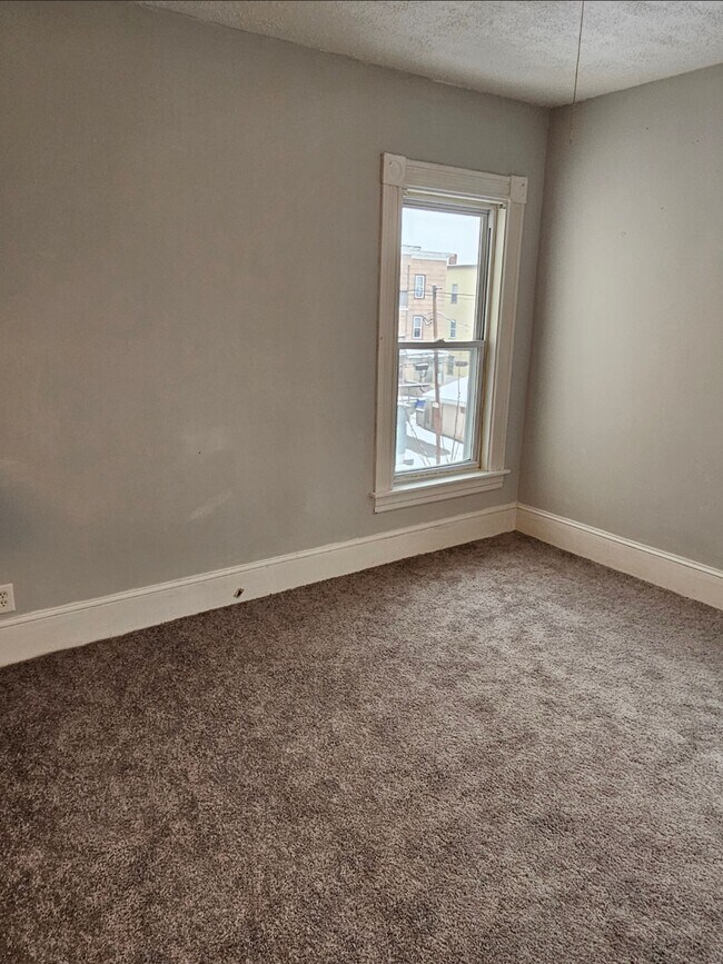 546 Dubuque St 546 Dubuque St Manchester NH 03102 Apartment Finder