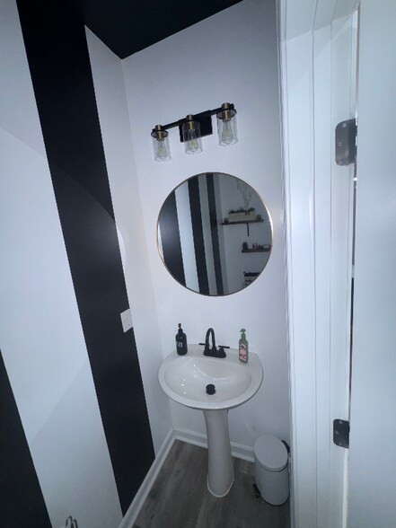 Building Photo - 2444 Haliard Way