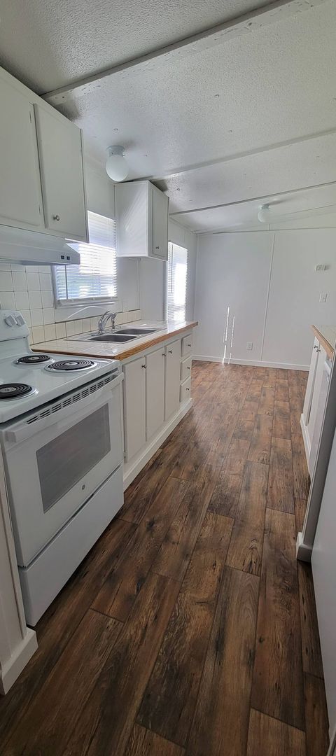 Building Photo - Ready to Move in