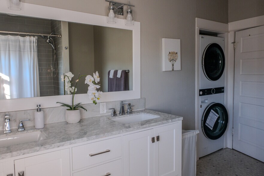 Building Photo - 5532 N Haight Ave