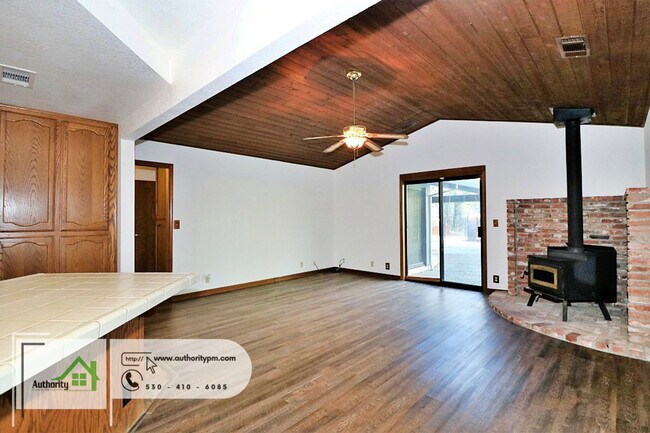 Building Photo - 15714 Middletown Park Dr