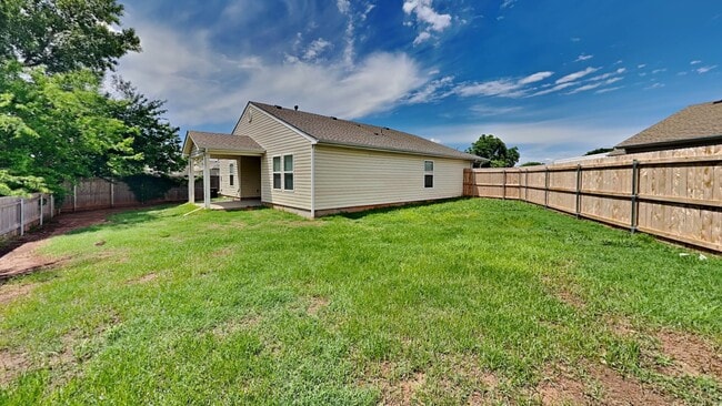 Building Photo - 3 Bedroom 2 Bath with 2 Car Garage - Moore...