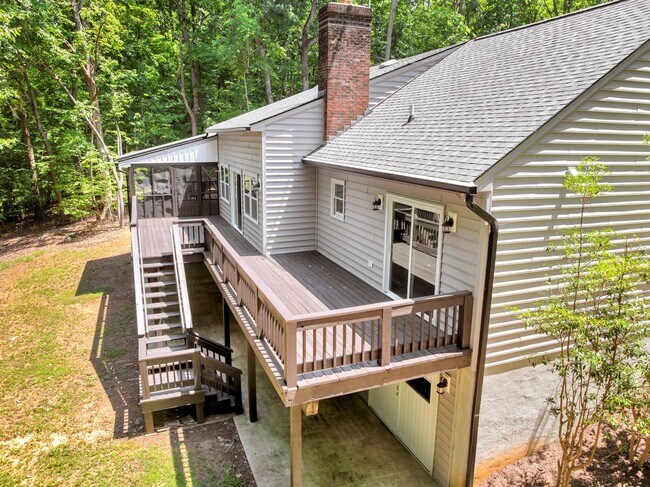 Building Photo - This WATERFRONT-FULLY FURNISHED-ALL INCLUS...